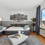 Premium - 12 People - Fully Equipped - 2 Min Station Apartment Duisburg