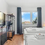 Premium - 12 People - Fully Equipped - 2 Min Station Apartment Duisburg