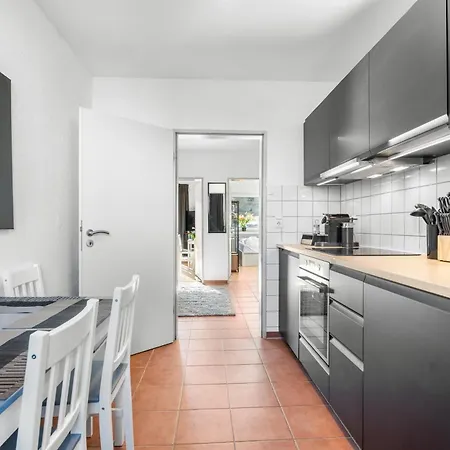 Premium - 12 People - Fully Equipped - 2 Min Station Daire *