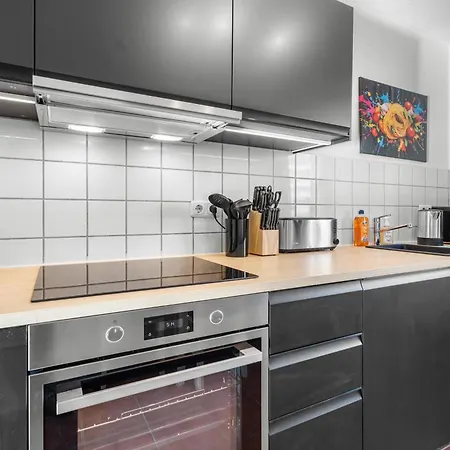 Federnest Living - Premium - 12 People - Fully Equipped - 2 Min Station Duisburg