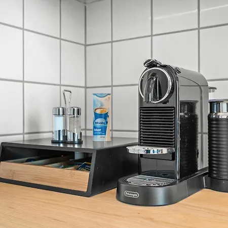 Premium - 12 People - Fully Equipped - 2 Min Station *