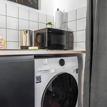 Lägenhet Premium - 12 People - Fully Equipped - 2 Min Station *