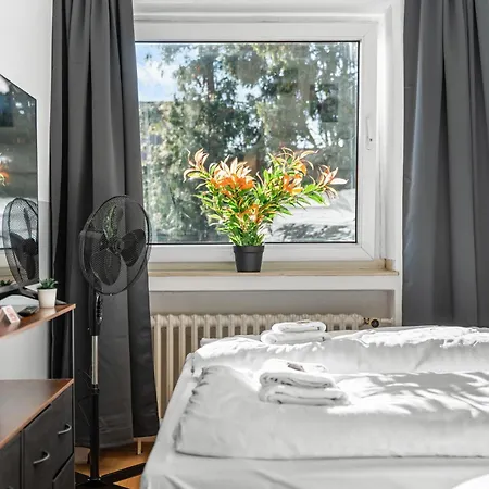 Premium - 12 People - Fully Equipped - 2 Min Station Daire