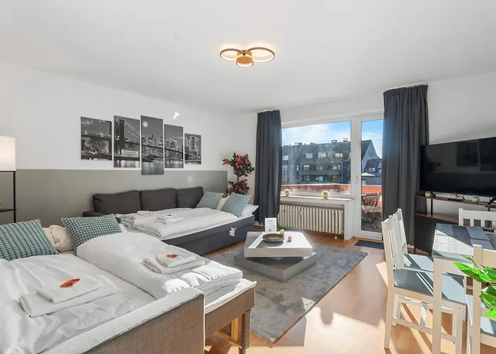 Premium - 12 People - Fully Equipped - 2 Min Station *