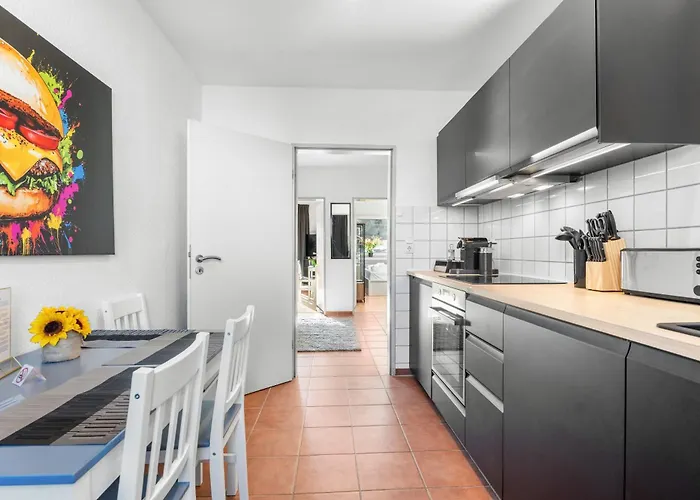 Premium - 12 People - Fully Equipped - 2 Min Station Apartment *