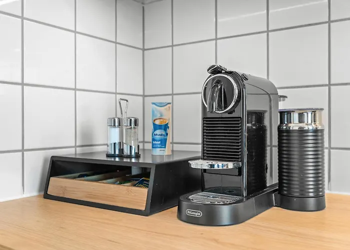 Premium - 12 People - Fully Equipped - 2 Min Station *