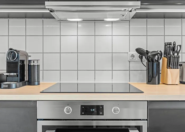 Premium - 12 People - Fully Equipped - 2 Min Station Duisburg